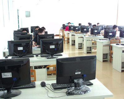 廣西經(jīng)濟(jì)職業(yè)學(xué)院計(jì)算機(jī)應(yīng)用技術(shù)(計(jì)算機(jī)多媒體方向) 培養(yǎng)數(shù)字時(shí)代創(chuàng)意與技術(shù)融合的復(fù)合型人才
